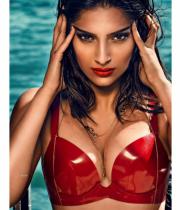 sonam-kapoor-gq-india-august-2013-1