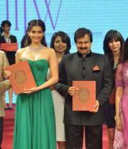 sonam-kapoor-iijw-hot-photos-01