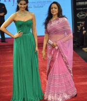 sonam-kapoor-iijw-hot-photos-02