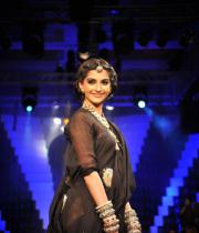 sonam-kapoor-iijw-hot-photos-07
