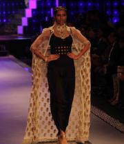 sonam-kapoor-iijw-hot-photos-08