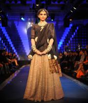 sonam-kapoor-iijw-hot-photos-10