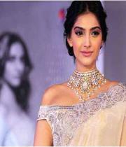 sonam-kapoor-iijw-hot-photos-17