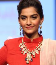 sonam-kapoor-iijw-hot-photos-19
