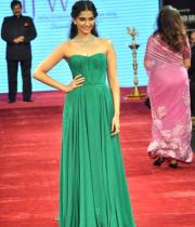 sonam-kapoor-iijw-hot-photos-22