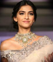 sonam-kapoor-iijw-hot-photos-24