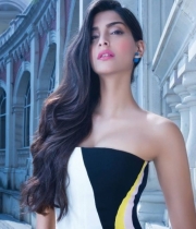 sonam-kapoor-new-hot-photo-shoot-9
