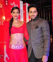 sonam-kapoor-launch-colgate-white-tooth-paste-33