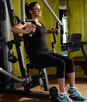 sonia-agarwal-hot-gym-photos-3