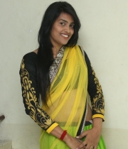 sravanthi-hot-navel-show-sexy-10