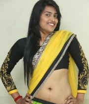 sravanthi-hot-navel-show-sexy-11