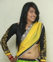 sravanthi-hot-navel-show-sexy-16
