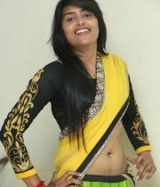 sravanthi-hot-navel-show-sexy-17