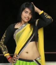 sravanthi-hot-navel-show-sexy-2