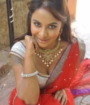 srilekha-hot-stills-in-redsaree-08