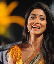 sriya-in-pavitra-audio11