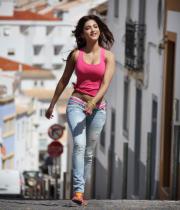 sruthi-hassan-hot-stills-in-balupu-10