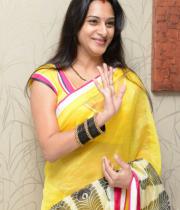 surekha-vani-saree-stills-at-yevadu-press-meet-13