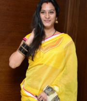 surekha-vani-saree-stills-at-yevadu-press-meet-16