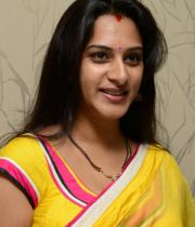 surekha-vani-saree-stills-at-yevadu-press-meet-4