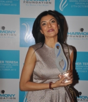 sushmita-sen-at-mother-teresa-memorial-awards-5