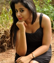 swathi-deekshith-navel1379735529-1