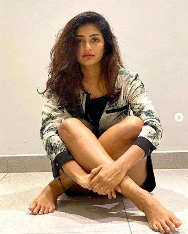 తెలుగమ్మాయికి అలాంటి రోల్స్ ఎక్కువగా వస్తున్నాయా…?