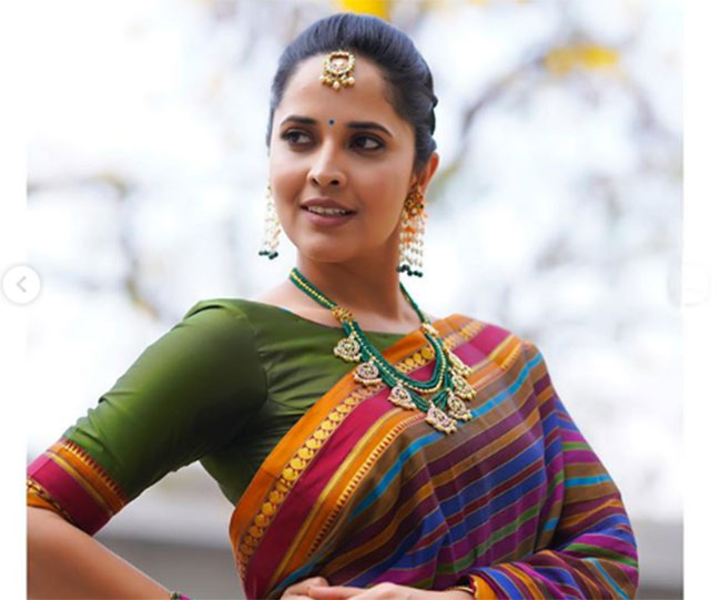 వాళ్లు కూడా ఆంటీ అంటే మండదా మరి?