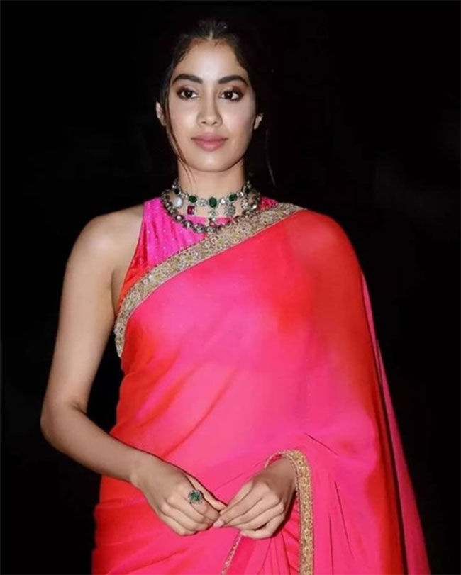 Janhvi in pink Saree is just going viral