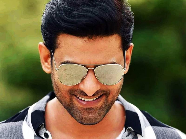 స్టార్ డైరెక్టర్లను పక్కన పెడుతున్న పాన్ ఇండియా స్టార్…?