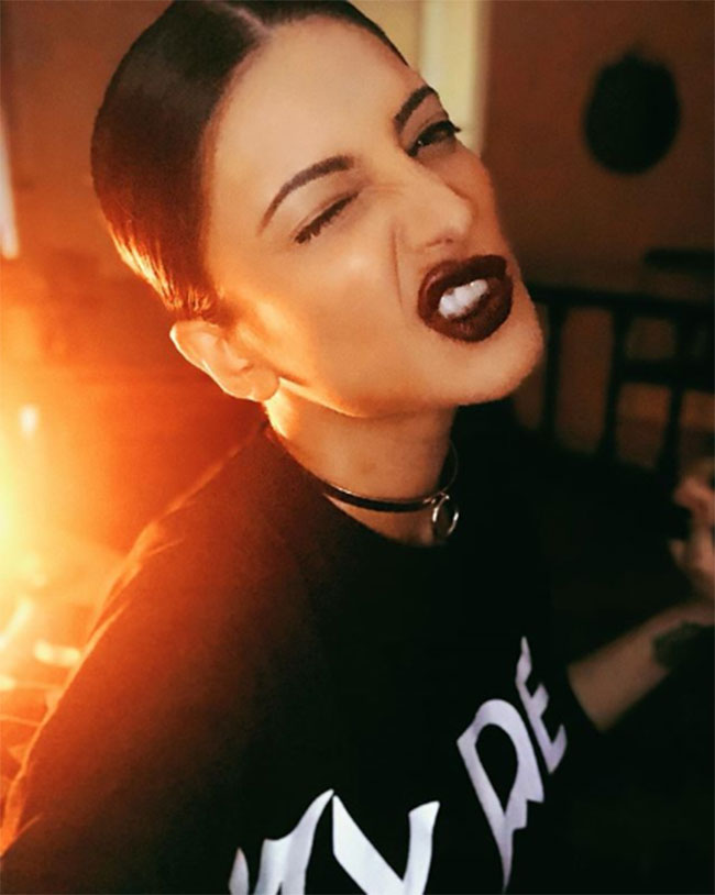 కంగనలా శ్రుతికి కూడా మెంటల్ హై క్యా..!