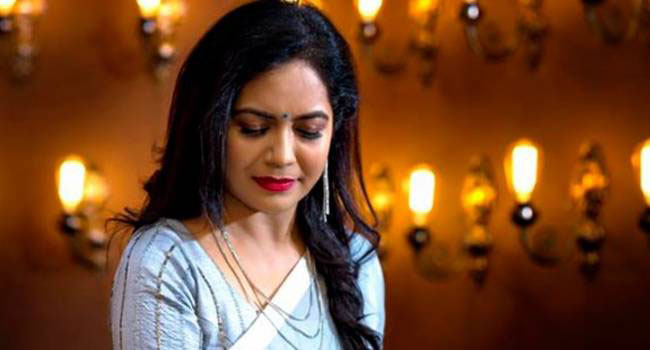 సింగర్ సునీత పేరుతో మోసం చేసేటోడ్ని పట్టుకున్నారు