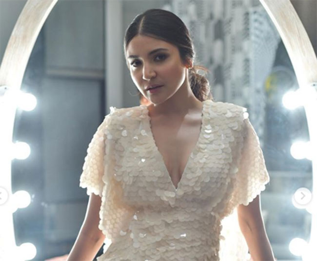 నిర్మాతగా బిజీ అయిన స్టార్ హీరోయిన్.. మళ్లీ తెరపై కనిపిస్తుందా..??