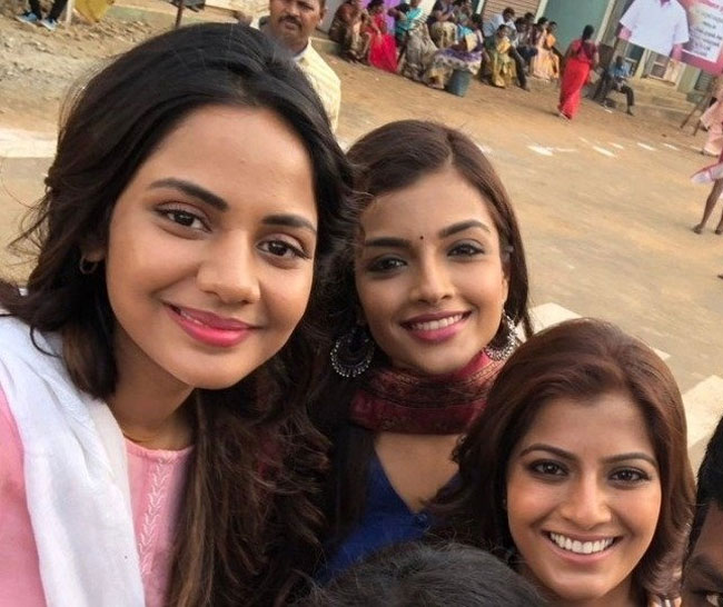 సవతులుగా మారిన వరలక్ష్మి ఐశ్వర్య!