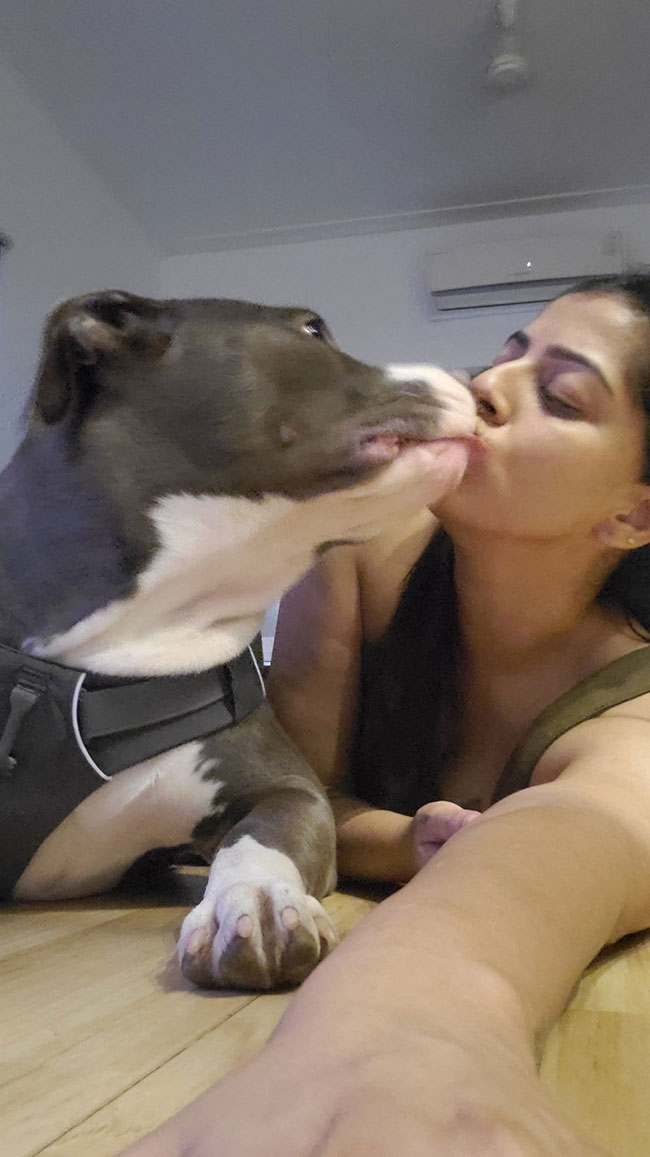 Varalakshmi’s Endearing Kiss To Her Dog!