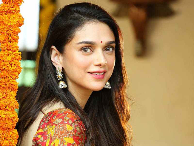 ప్రతిదానికీ ఫిల్మిండస్ట్రీనే టార్గెట్ చేయడం తగదన్న బ్యూటీ