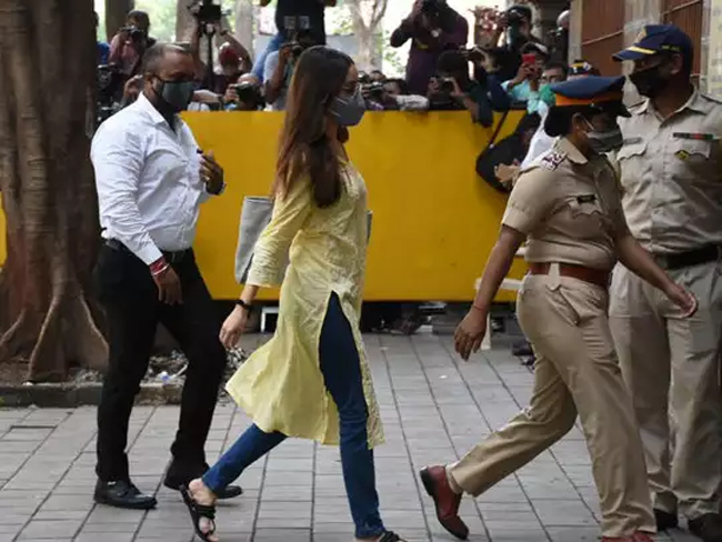 డ్రగ్స్ కేసు: ఒకరి తర్వాత ఒకరు.. ఇప్పుడు శ్రద్ధా వంతు…!