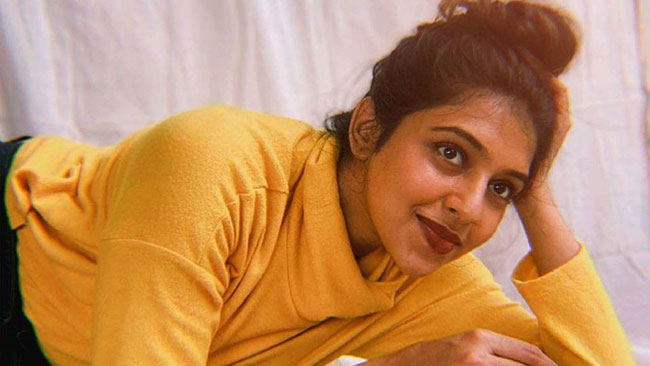 షిట్! టాయ్ లెట్లు కడిగి ప్లేట్లు క్లీన్ చేయించే చెత్త షో!!