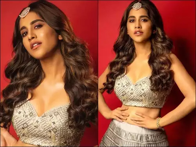 ఇలా అయితే స్టార్ హీరోయిన్ ఎప్పుడవుతావ్ అమ్మడూ…!