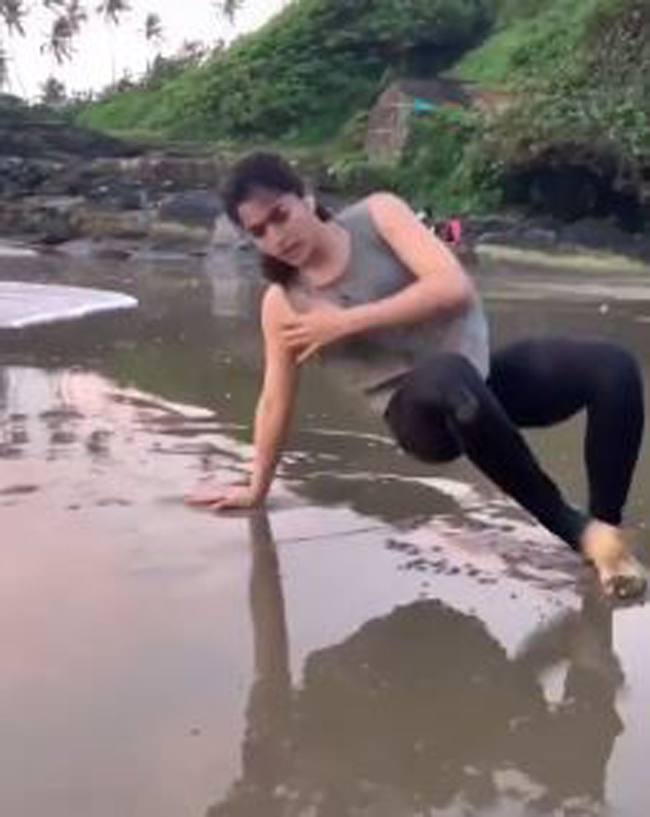 బీచ్ లో రష్మిక వర్కౌట్