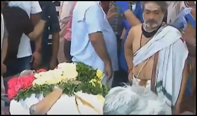 SPB’s Last Rites Performed Amidst Tears Of His Family& Fans!