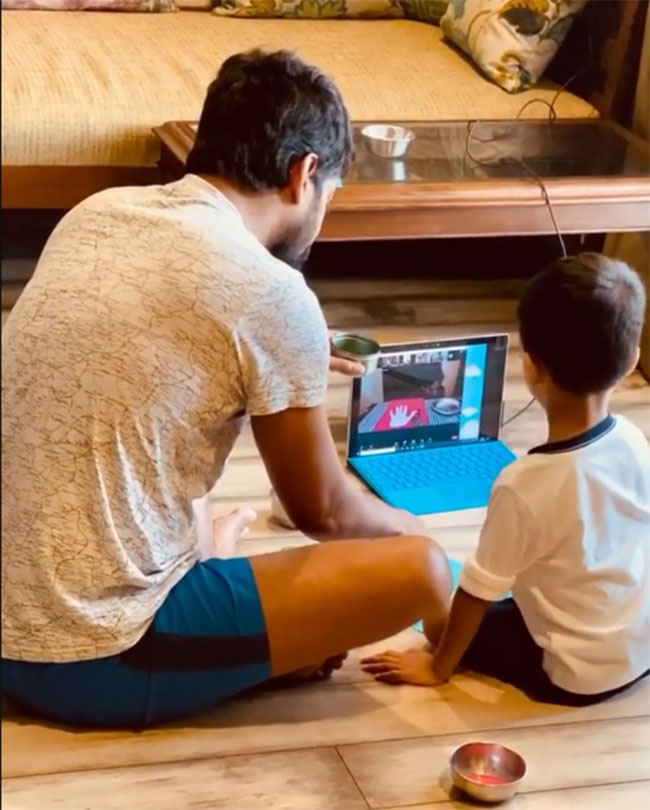 జున్నుతో క్లాస్ లో కూర్చున్న నాని