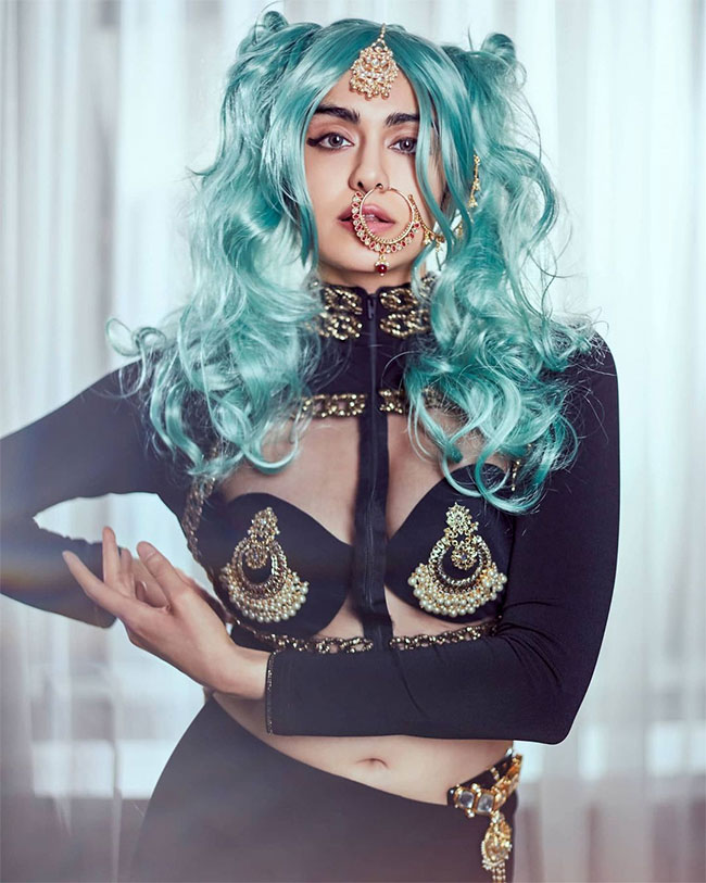 అమ్మడి అందాల క్రియేటివిటీ పీక్స్