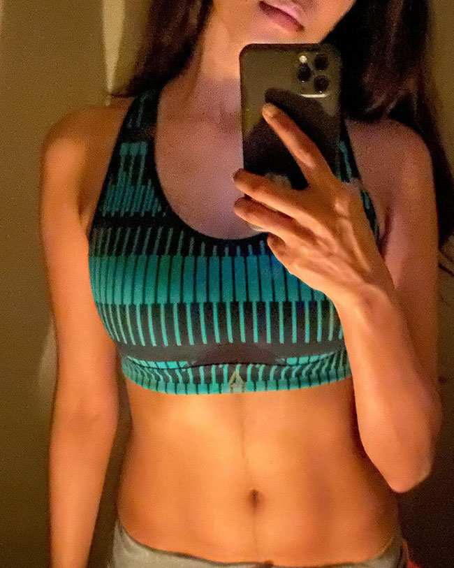 హాట్ బ్యూటీ పేస్ తప్ప అంతా చూపిస్తోందిగా..!