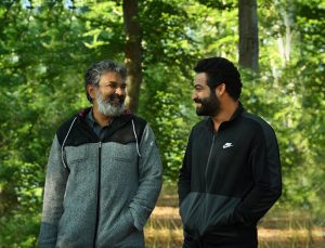 Rajamouli & Tarak’s Candid Smiles In The Forest!