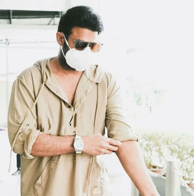 ఇటలీకి పయనమైన యంగ్ రెబల్ స్టార్…!