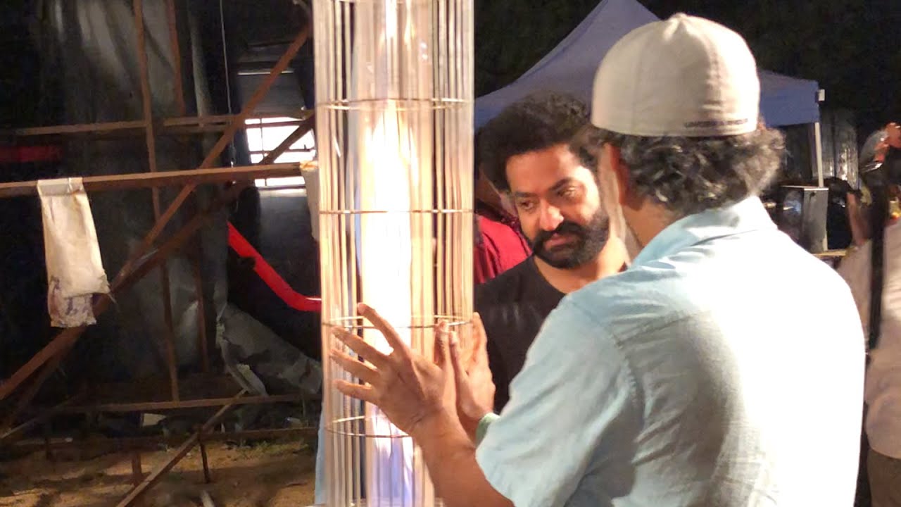 చలికి వణుకుతూ నైట్ టైమ్ షూటింగ్ చేస్తున్న ‘ఆర్.ఆర్.ఆర్’ టీమ్..!