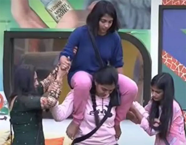 బిబి4 : హారిక కెప్టెన్ అవ్వడం జీర్ణించుకోలేక సహనం కోల్పోయిన అఖిల్