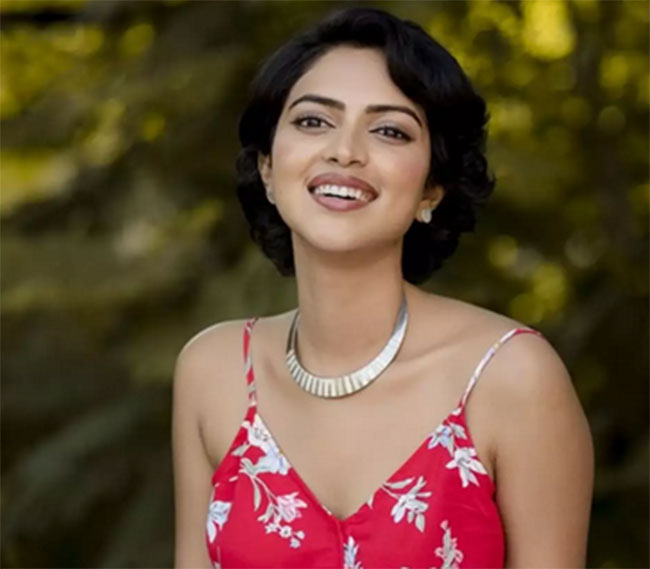 మాజీ ప్రియుడి పనిపై హైకోర్టుతో షాకిచ్చిన అమలాపాల్