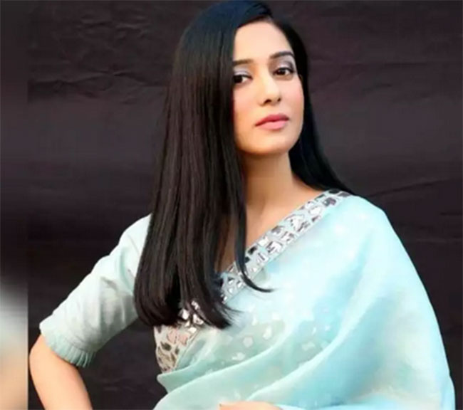 సోషల్ మీడియాపై క్లాస్ తీస్కున్న మహేష్ హీరోయిన్